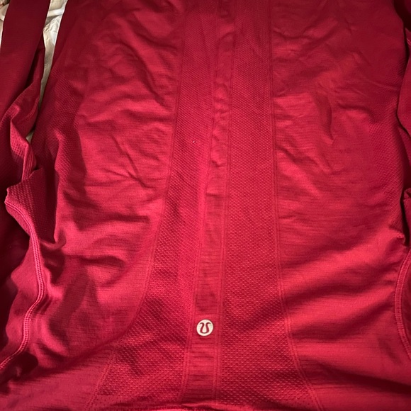 Lululemon women’s swirly tech long sleeve
EC - Picture 2 of 3